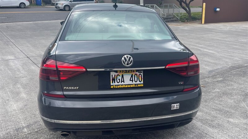 Used 2017 Volkswagen Passat 1.8T R-Line w/ R-Line Lighting Package FWD image 8
