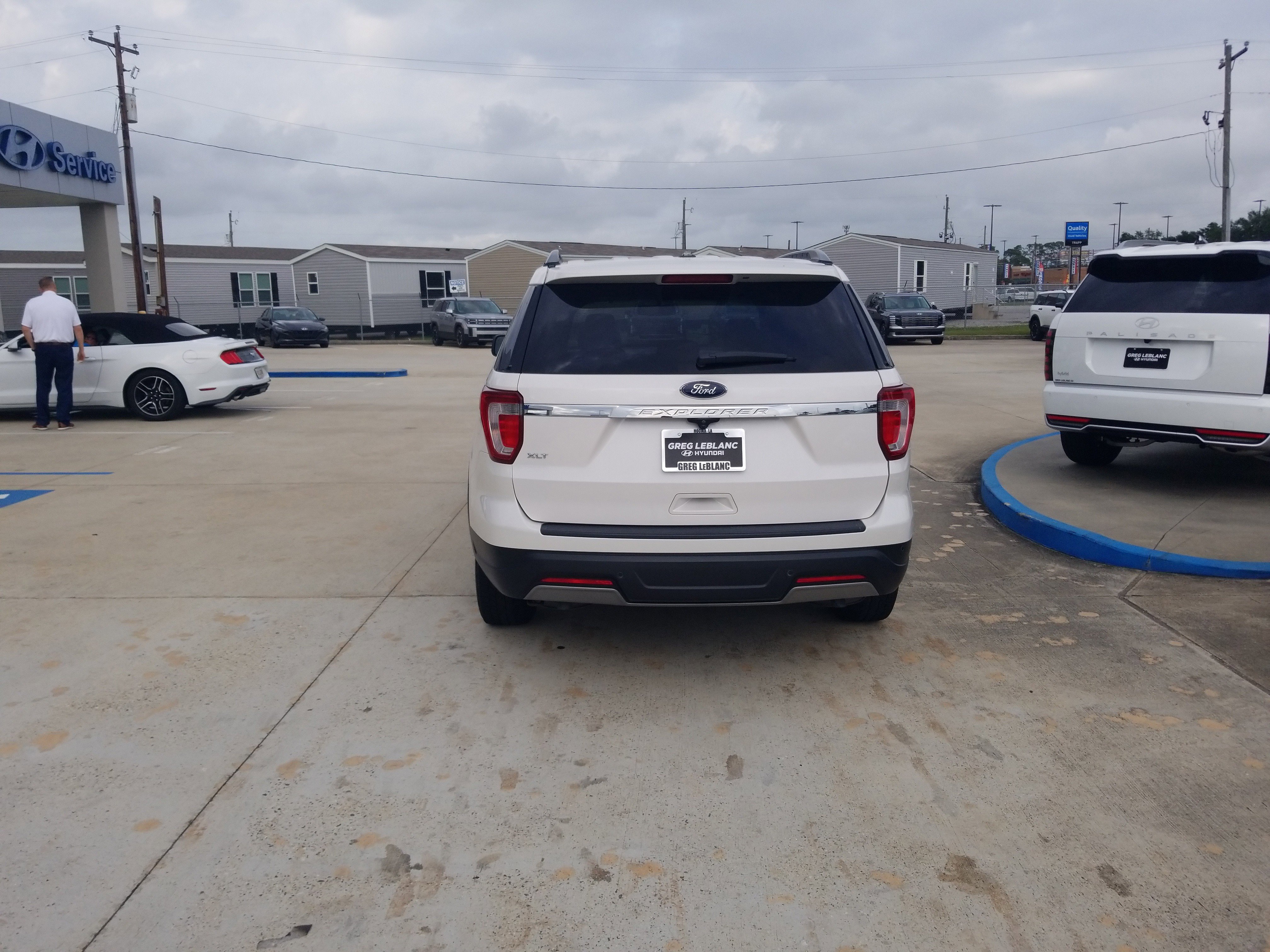 Used 2019 Ford Explorer XLT w/ Equipment Group 201A FWD image 6
