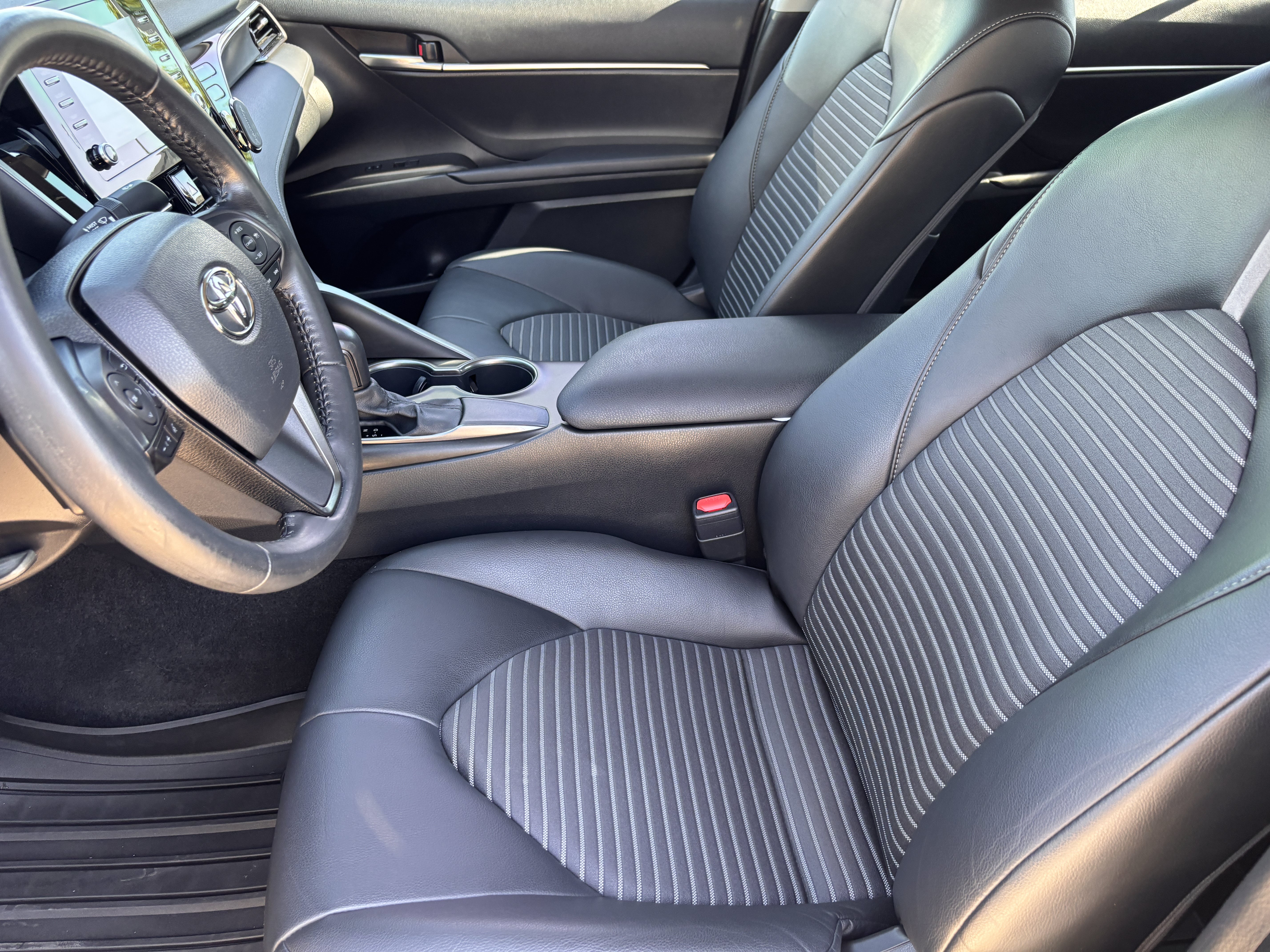 Used 2021 Toyota Camry SE w/ Convenience Package FWD image 18