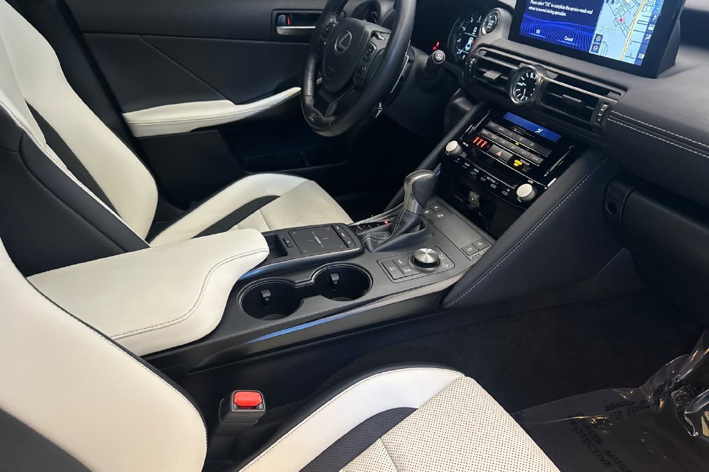 Used 2025 Lexus IS 500 RWD image 15