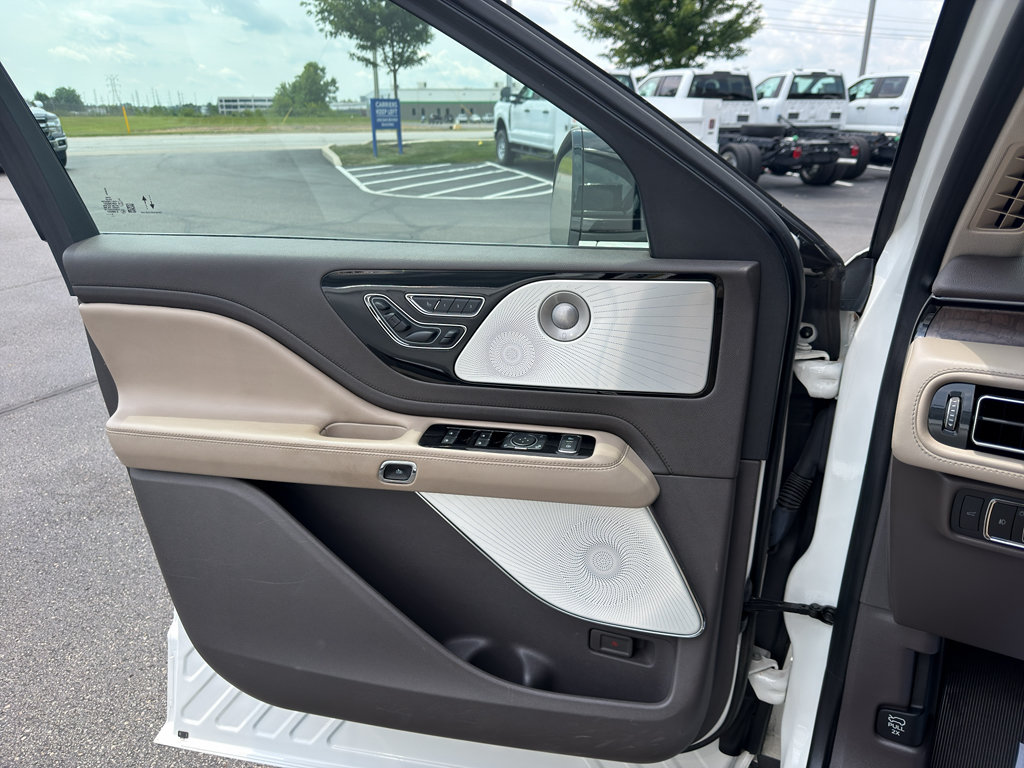 Used 2020 Lincoln Aviator Reserve w/ Equipment Group 202A AWD/4WD image 13