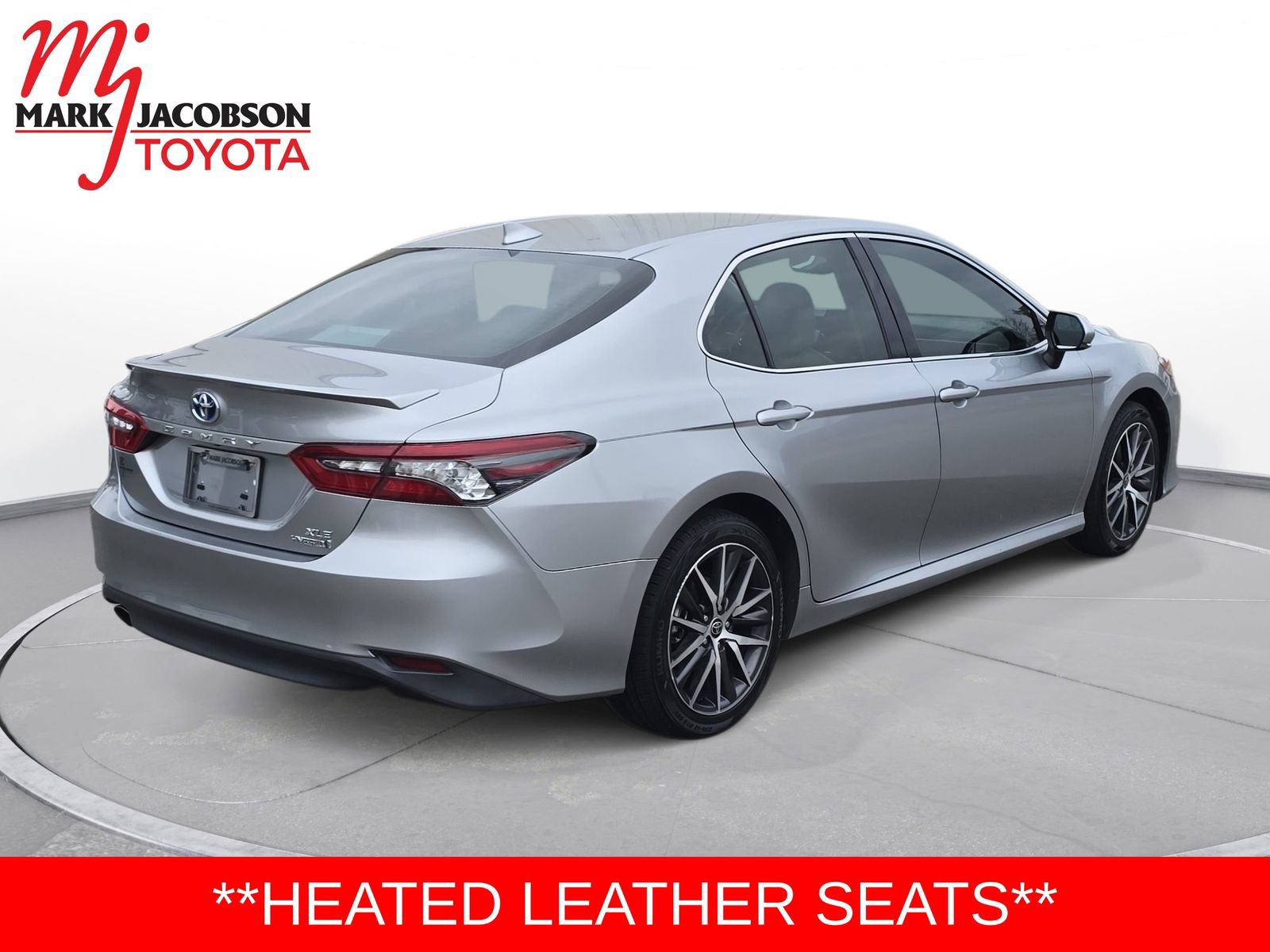 Used 2022 Toyota Camry XLE image 8