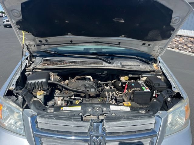Used 2008 Dodge Grand Caravan SXT w/ Entertainment Group 2 FWD image 28