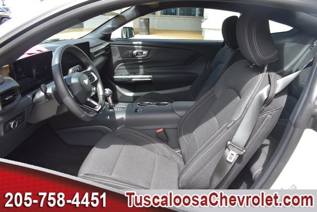 Used 2025 Ford Mustang Coupe RWD image 18