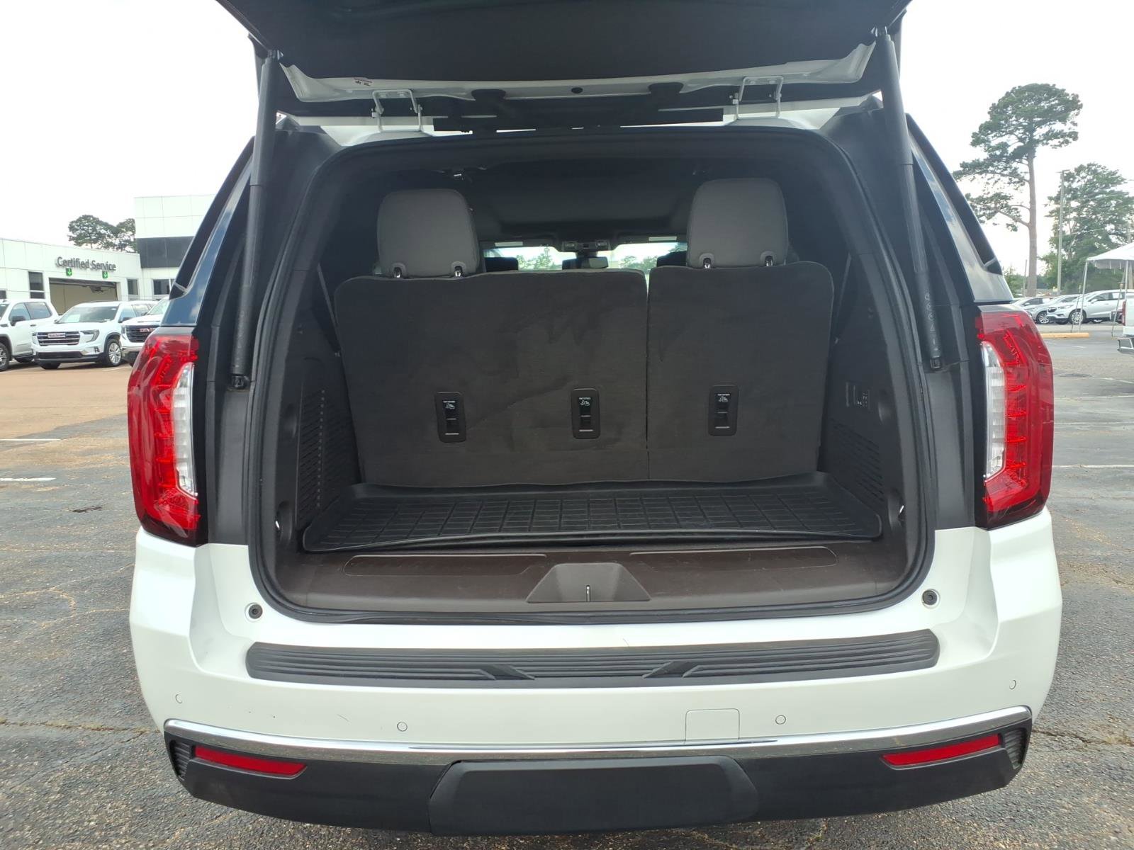 Used 2021 GMC Yukon SLT w/ SLT Premium Package RWD image 6