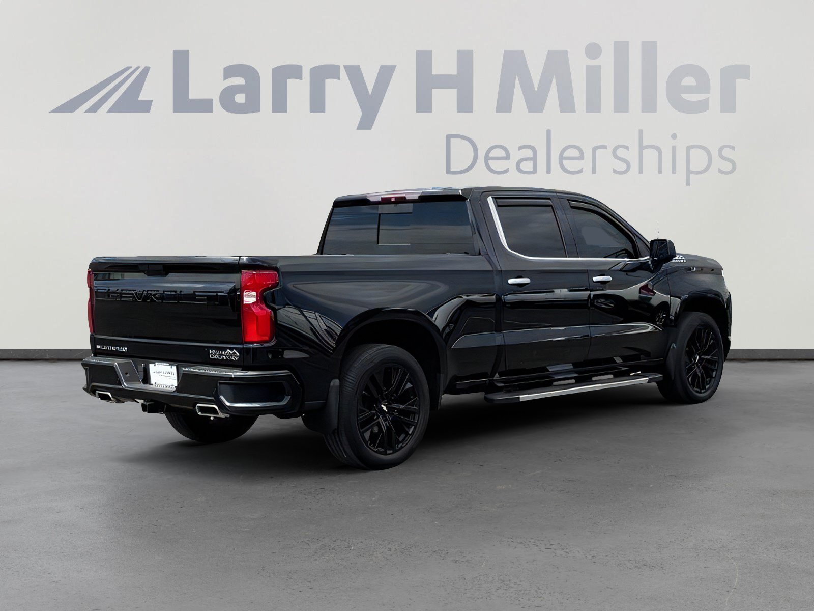 Used 2019 Chevrolet Silverado 1500 High Country w/ Technology Package AWD/4WD image 6