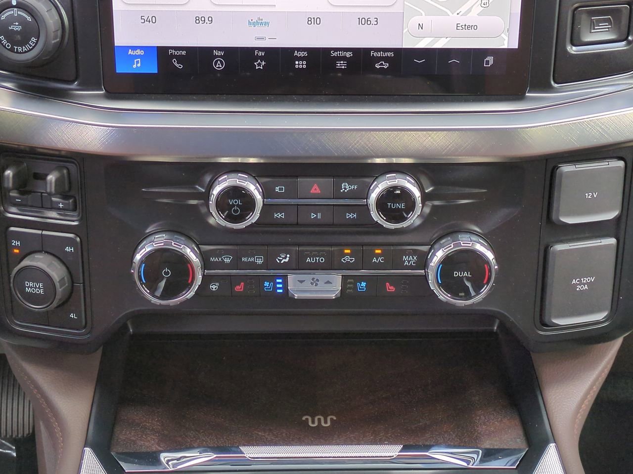 New 2026 Ford F350 4x4 Crew Cab DRW Super Duty image 19