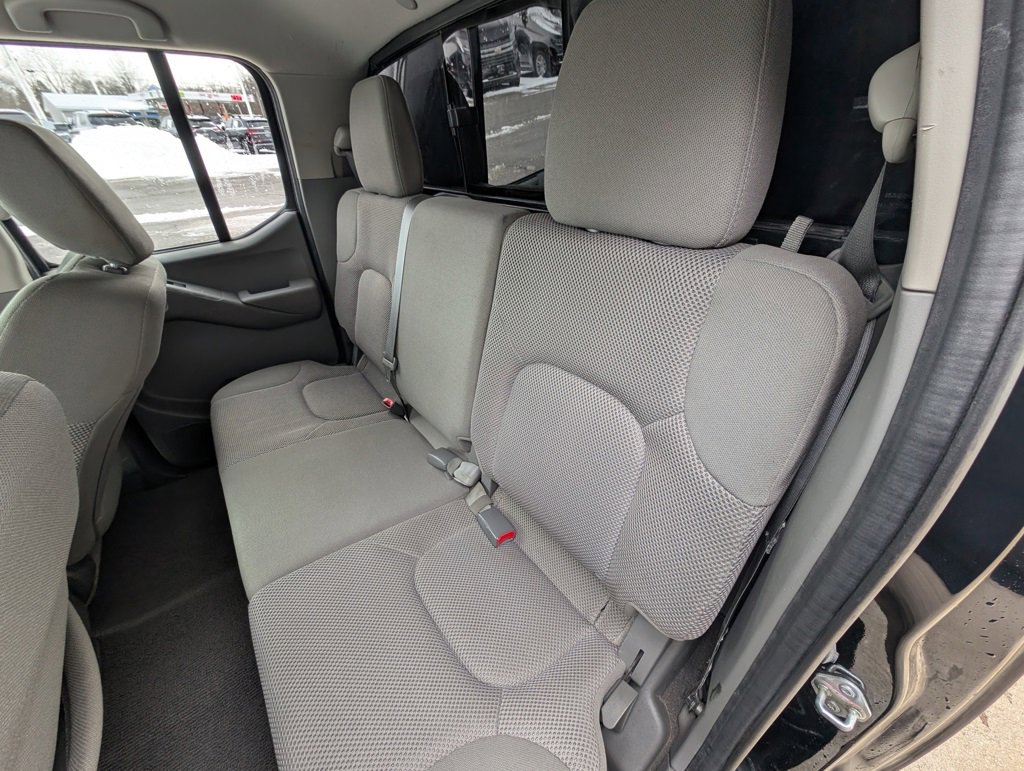 Used 2021 Nissan Frontier SV w/ Midnight Edition Floor Mats image 18