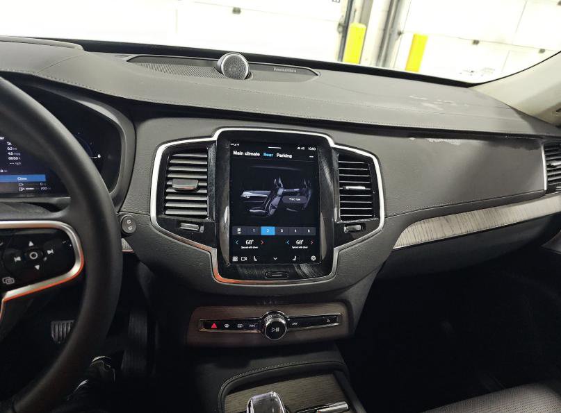 Certified 2024 Volvo XC90 T8 Ultimate w/ Lounge Package image 11