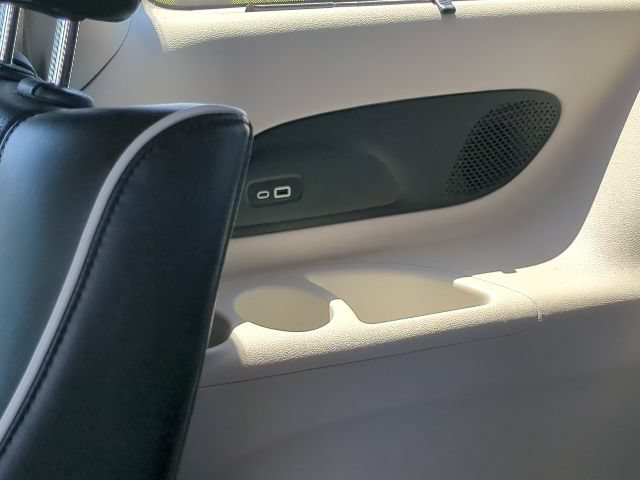 Used 2021 Chrysler Pacifica Limited FWD image 30
