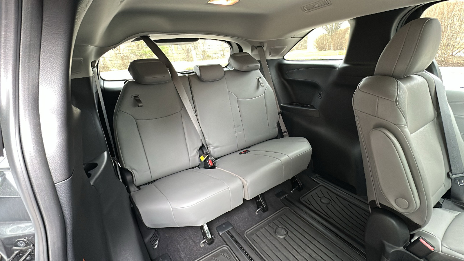 Used 2025 Toyota Sienna XLE w/ XLE Plus Package image 28