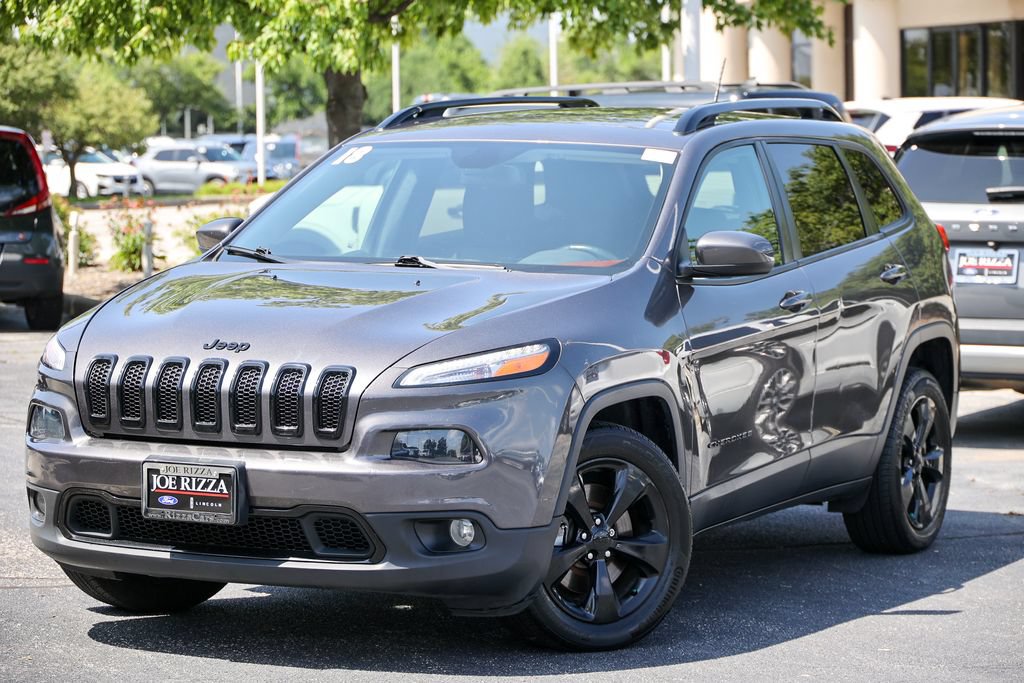 Used 2018 Jeep Cherokee Latitude w/ Altitude Package FWD image 16