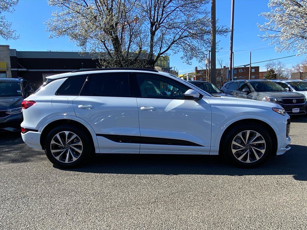 Used 2025 Audi Q6 e-tron Prestige AWD/4WD image 2