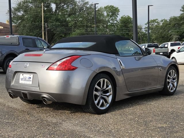 Used 2010 Nissan 370Z Touring RWD image 4