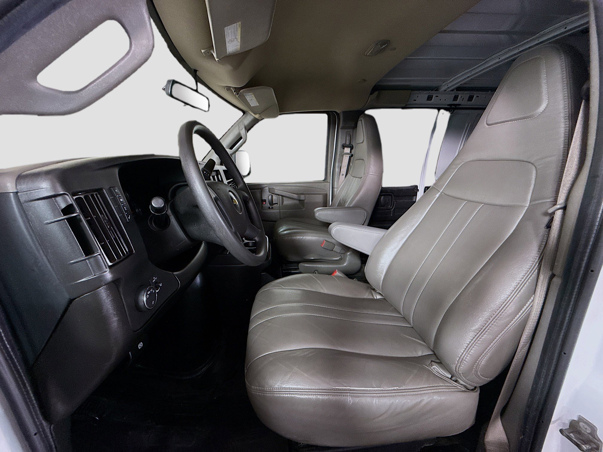 Used 2022 Chevrolet Express 2500 image 18