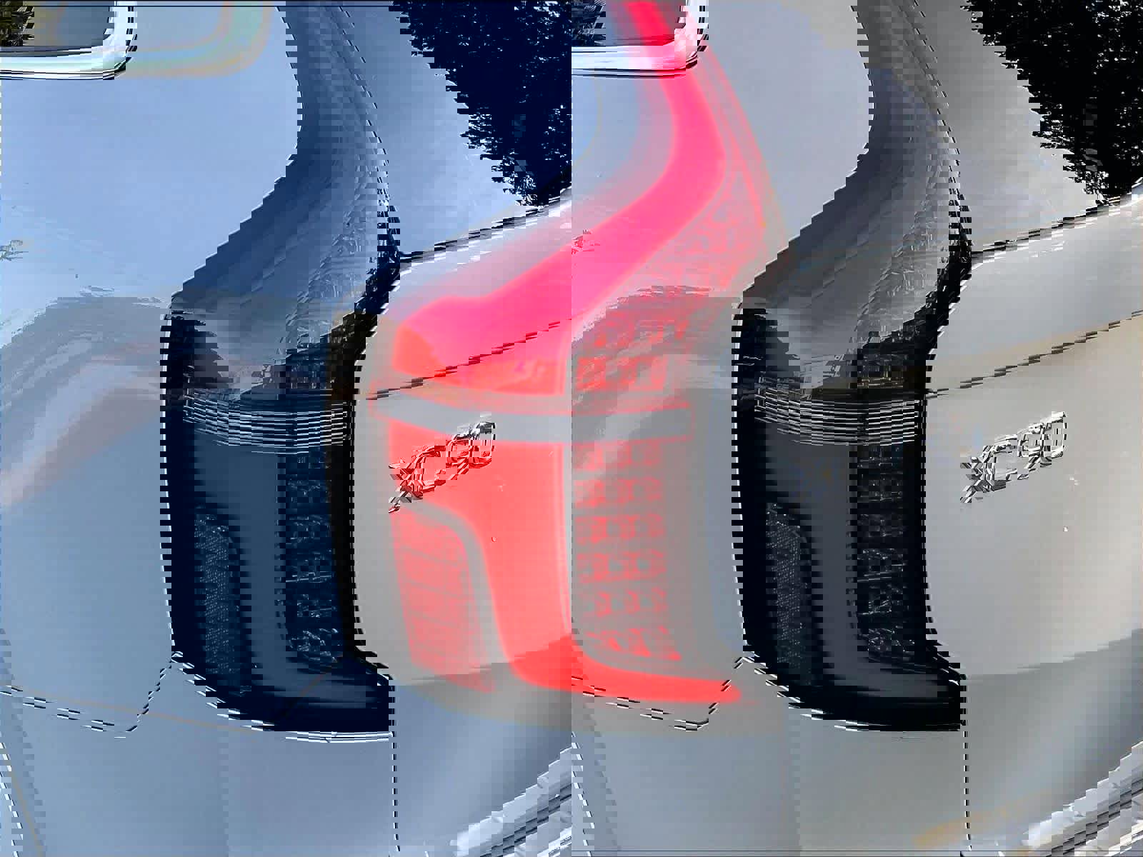 Used 2025 Volvo XC90 B6 Core w/ Protection Package Premier image 32