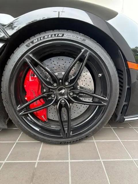 Used 2019 McLaren 570S Spider RWD image 2