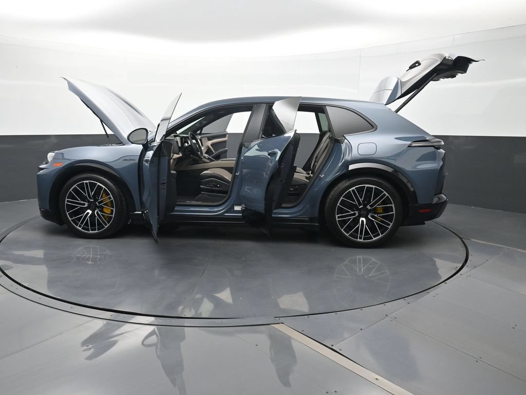 Used 2026 Porsche Cayenne Turbo AWD/4WD image 31
