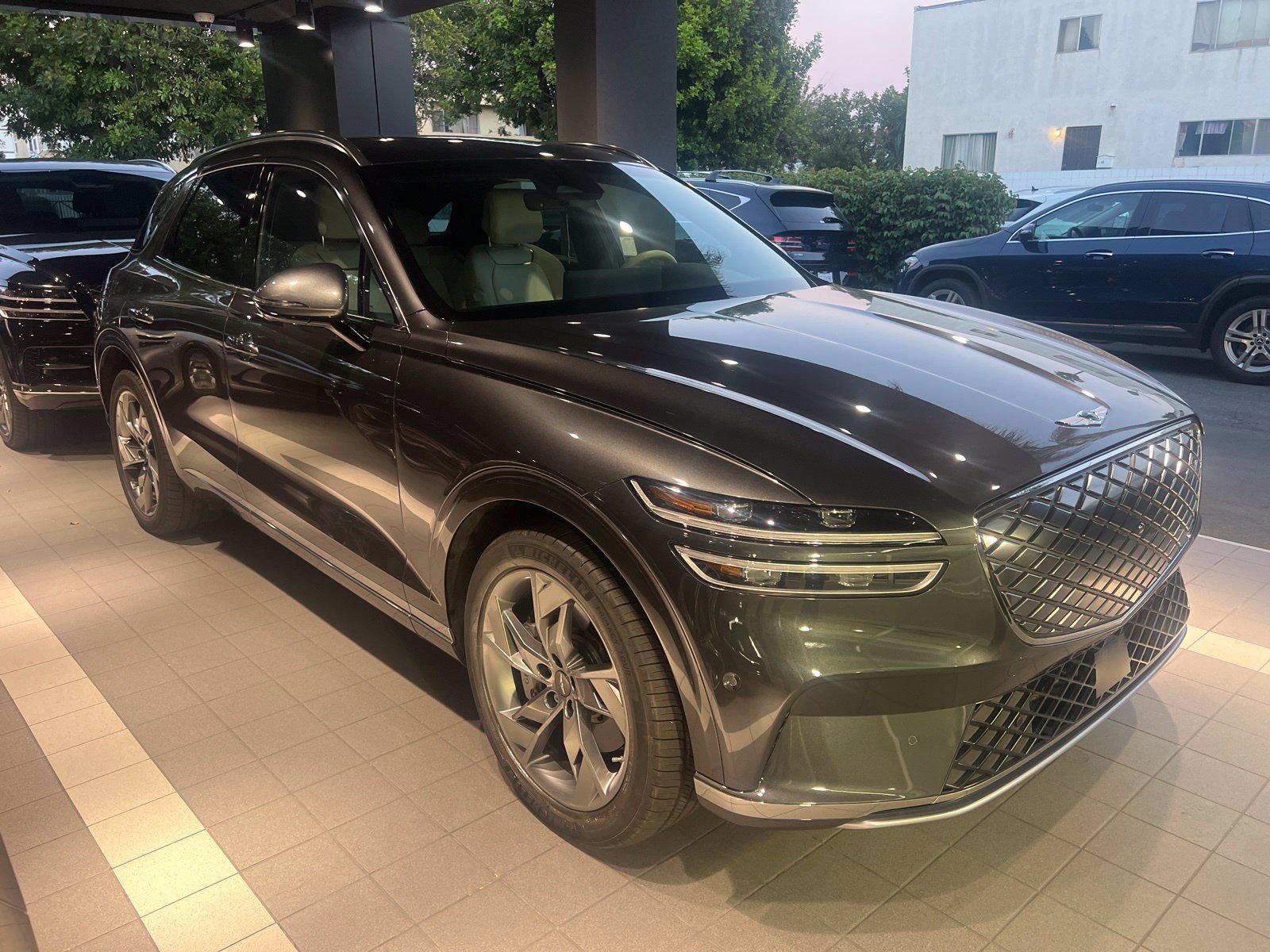 Used 2023 Genesis Electrified GV70 AWD/4WD image 9