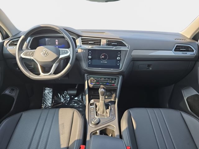 Used 2022 Volkswagen Tiguan SE w/ Panoramic Sunroof Package AWD/4WD image 10