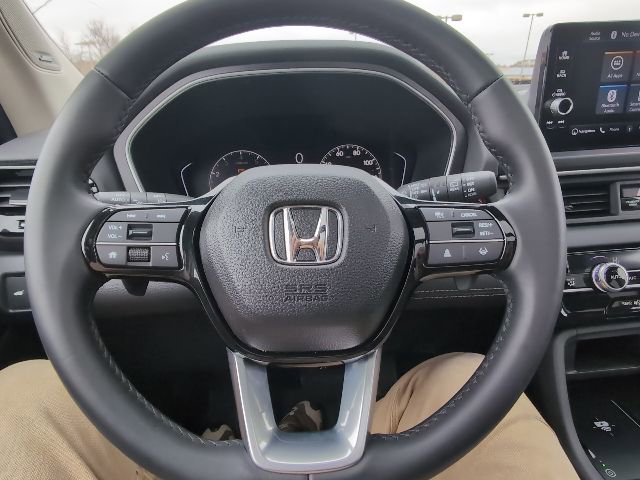 Used 2025 Honda Pilot Touring image 17