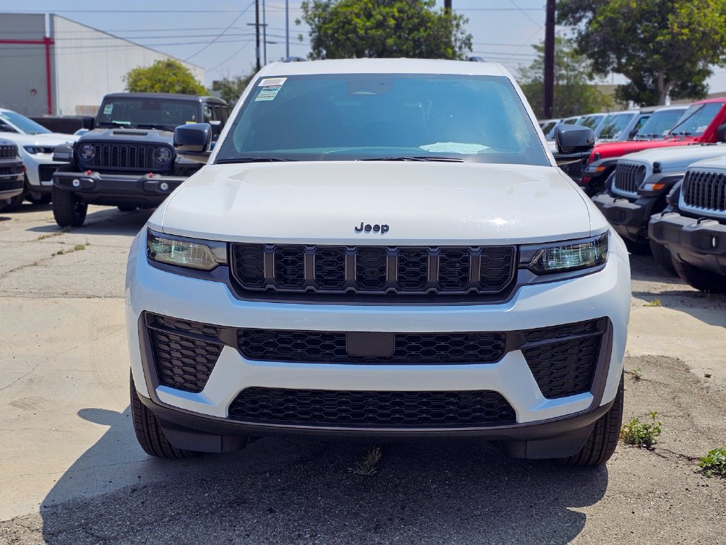 New 2026 Jeep Grand Cherokee Altitude RWD image 3