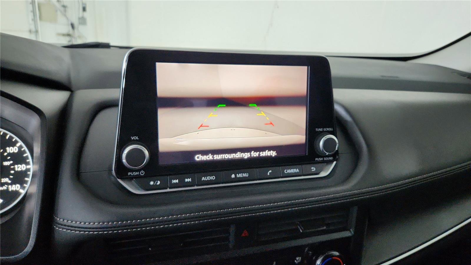 Used 2024 Nissan Rogue S FWD image 25