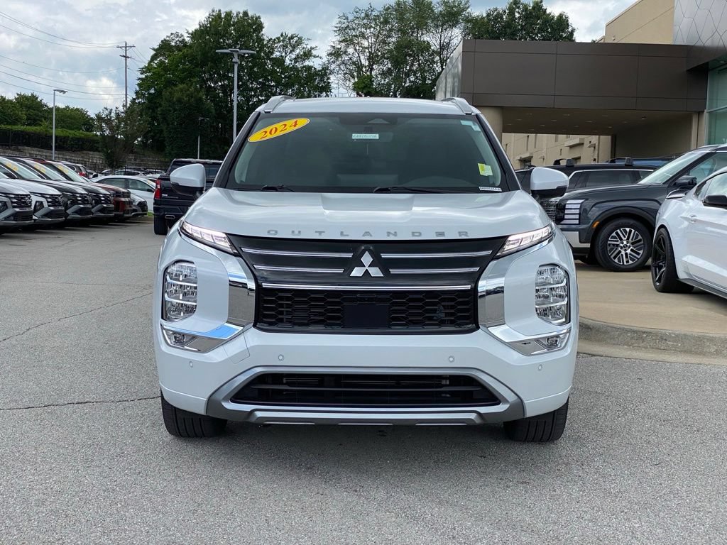 Used 2025 Mitsubishi Outlander SEL FWD image 2