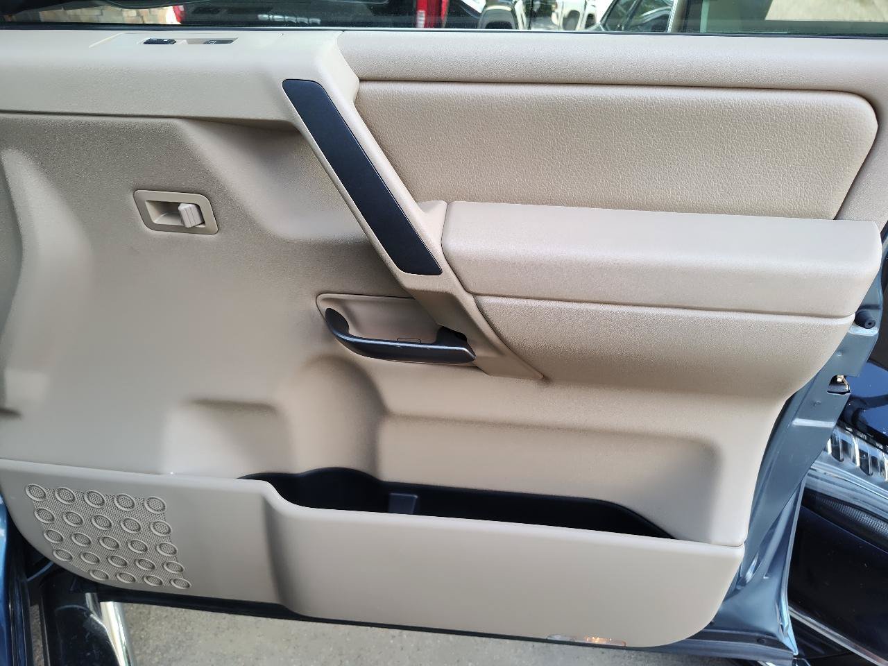 Used 2010 Nissan Titan LE RWD image 23