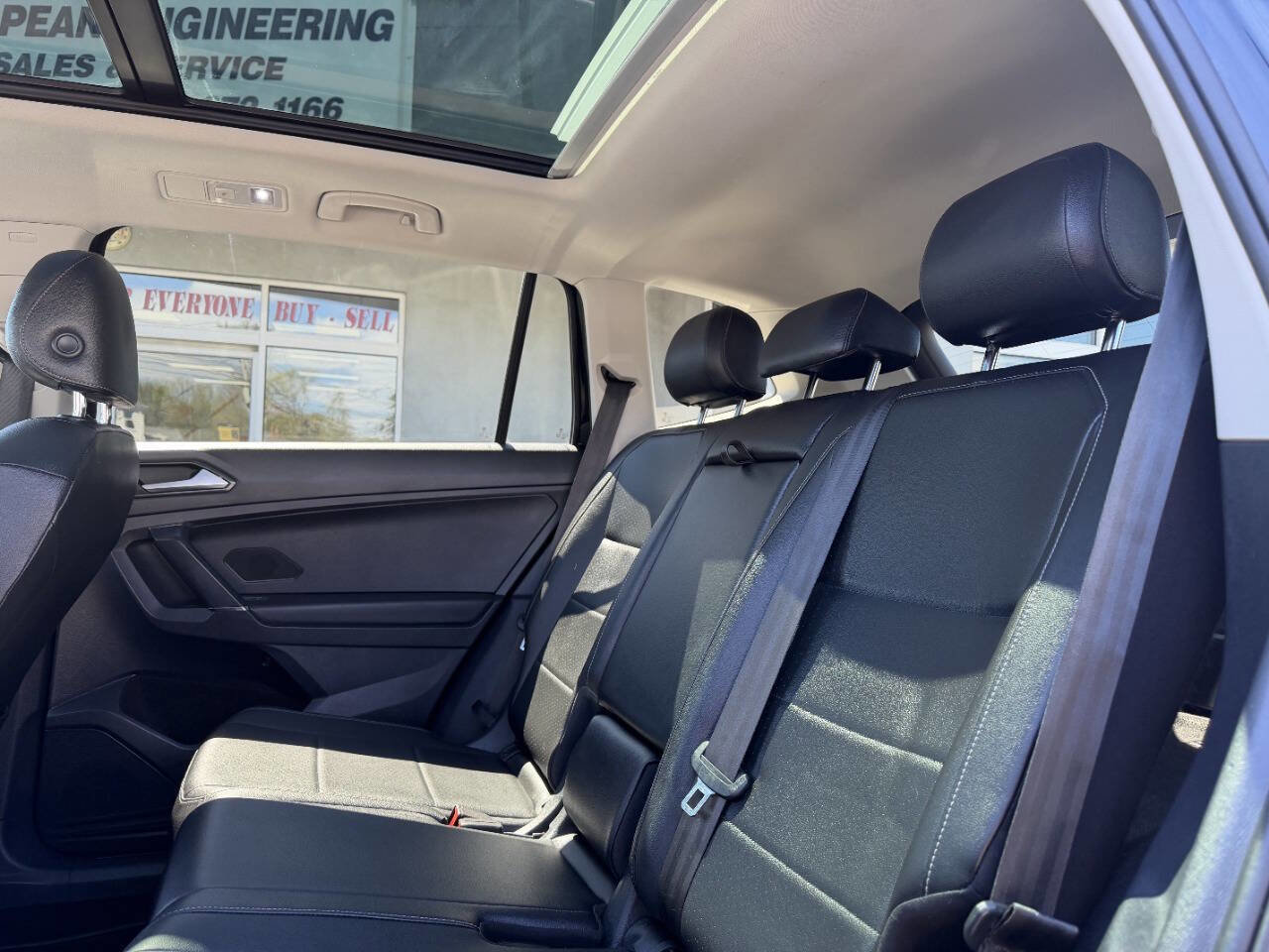 Used 2018 Volkswagen Tiguan SE w/ Panoramic Sunroof Package AWD/4WD image 23