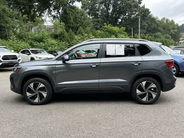 Used 2023 Volkswagen Taos SE w/ Panoramic Sunroof Package AWD/4WD image 2