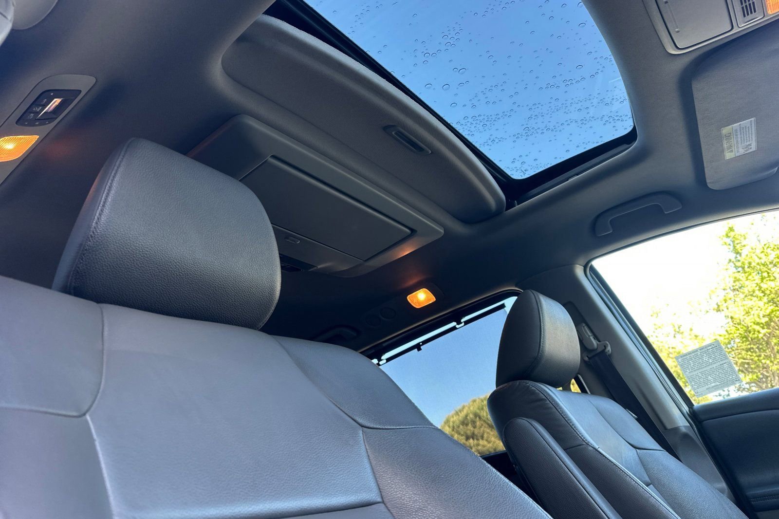 Used 2015 Honda Odyssey Touring Elite image 17