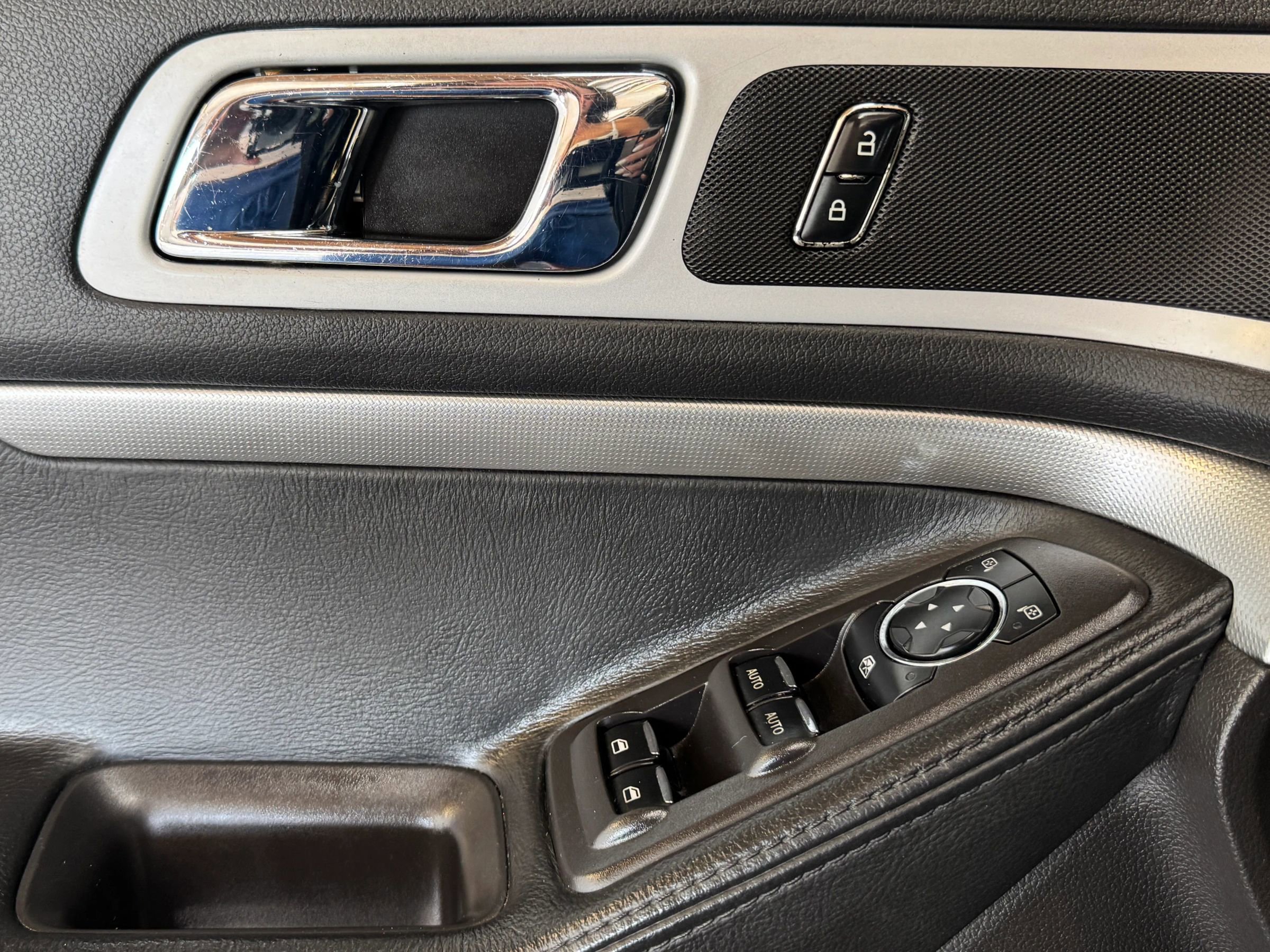 Used 2013 Ford Explorer XLT image 12