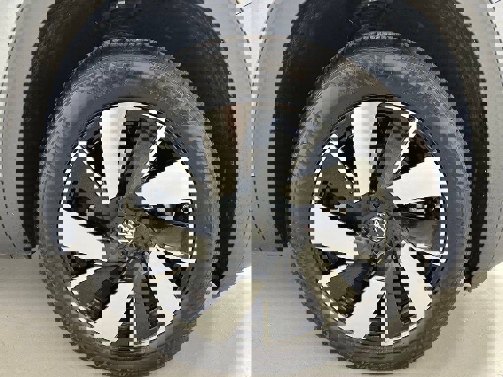 Used 2025 Volkswagen Atlas Cross Sport SE image 65