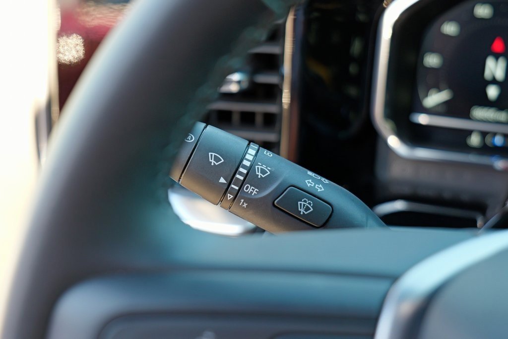 New 2025 GMC Sierra 1500 Elevation image 16