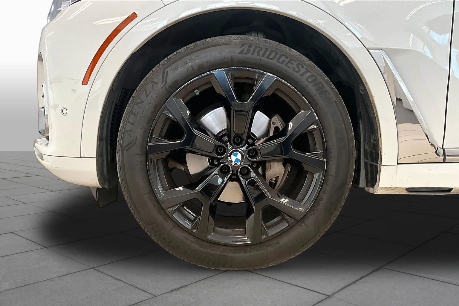 Used 2021 BMW X7 xDrive40i w/ Premium Package 2 AWD/4WD image 9