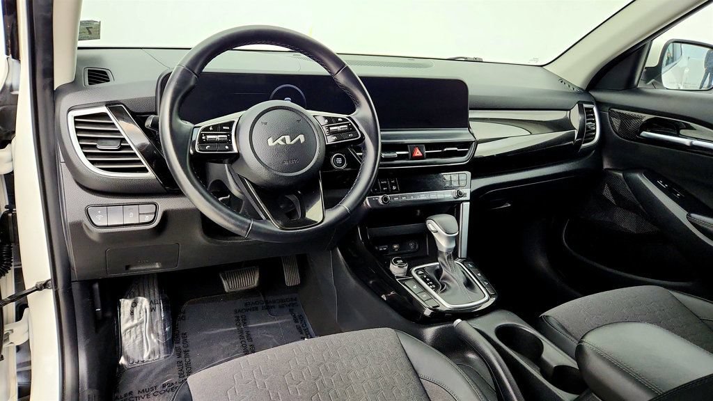 Used 2024 Kia Seltos S AWD/4WD image 11