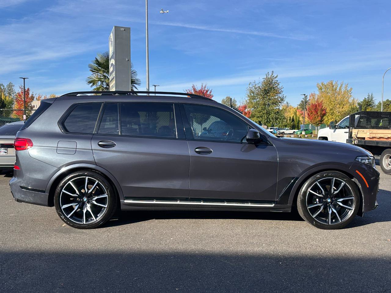 Used 2020 BMW X7 xDrive40i w/ M Sport Package AWD/4WD image 28
