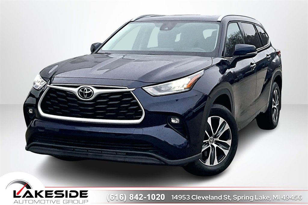 Used 2022 Toyota Highlander XLE image 1