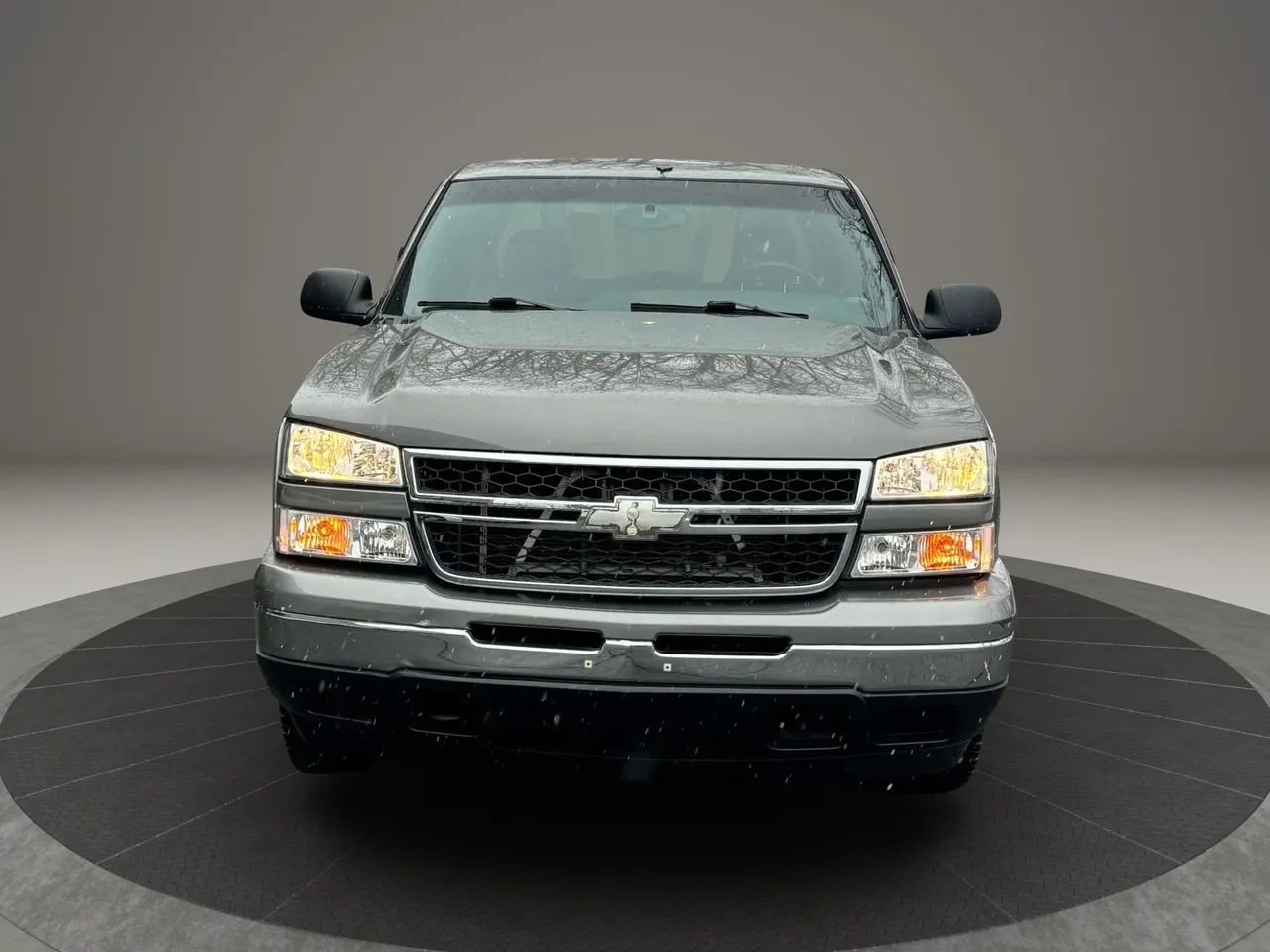 Used 2006 Chevrolet Silverado 1500 LT w/ Light Duty Power Package AWD/4WD image 2