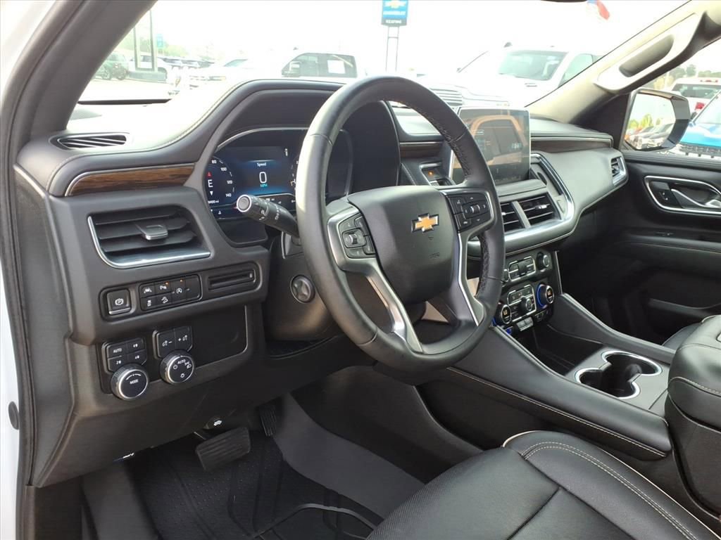 Used 2023 Chevrolet Suburban Premier image 17