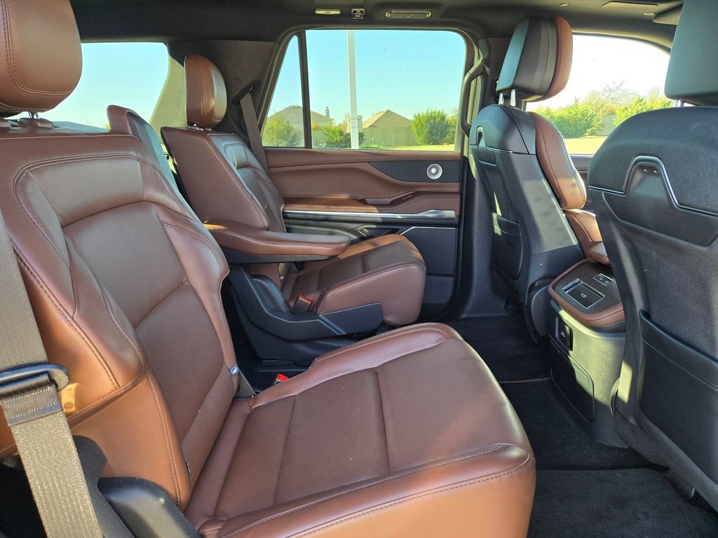 Used 2025 Lincoln Navigator Reserve image 21