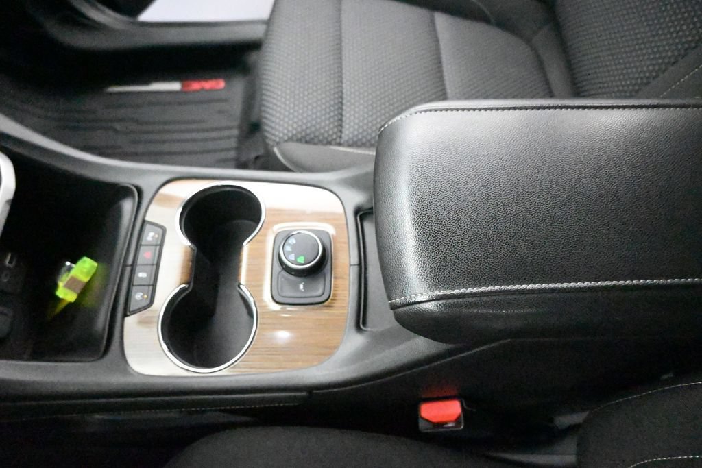 Used 2021 GMC Acadia SLE w/ LPO, Floor Liner Package AWD/4WD image 15