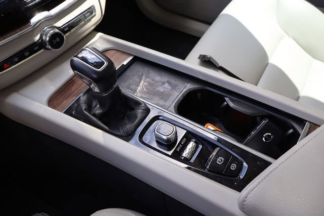 Used 2021 Volvo XC60 T5 Momentum w/ Advanced Package FWD image 27