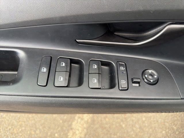 Used 2025 Hyundai Elantra Sport image 17