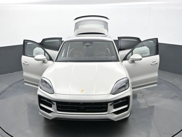 New 2026 Porsche Cayenne GTS image 32