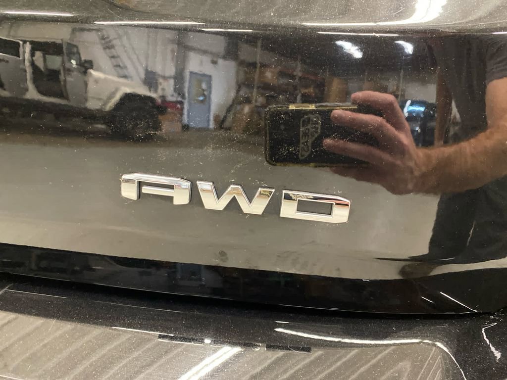 Used 2024 GMC Terrain SLT image 28