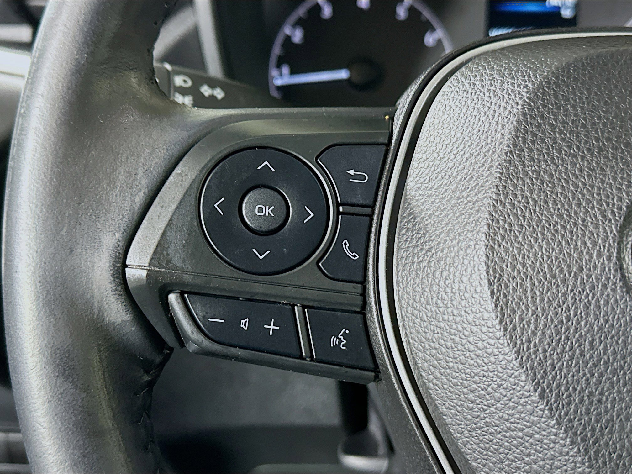 Used 2023 Toyota Corolla Cross LE image 16