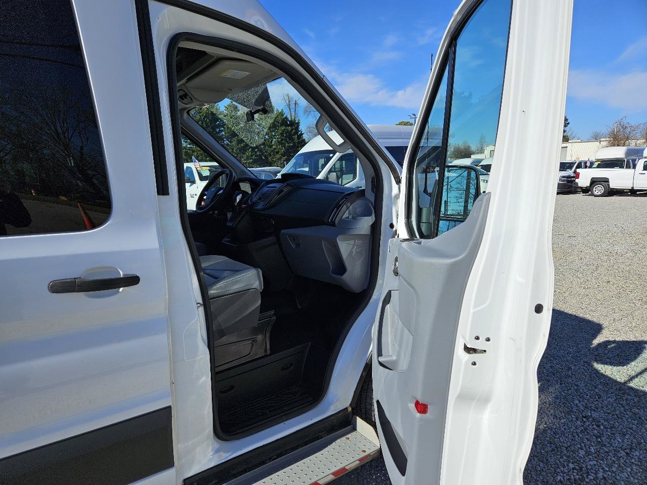 Used 2019 Ford Transit 350 XL RWD image 17