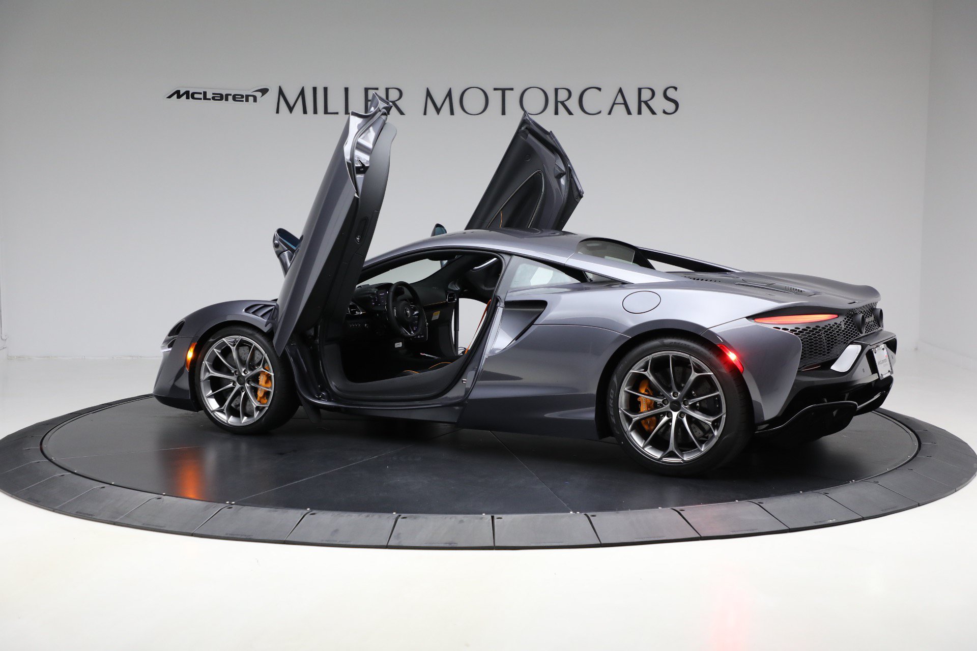New 2025 McLaren Artura RWD image 17